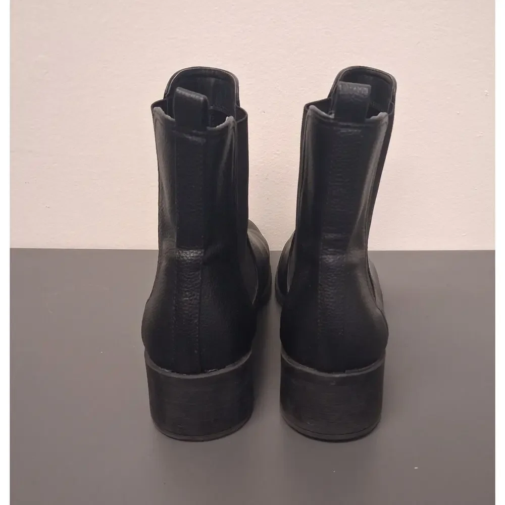 Kenneth Cole WMS 10M Black Leather Ankle Booties